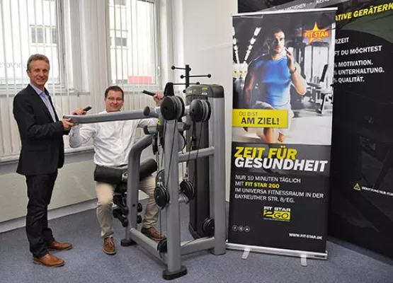 Bild: uniVersa-Gesundheitstag mit Eröffnung eines Fitnessraumes: Gesundheit der Mitarbeiter stand im Mittelpunkt
