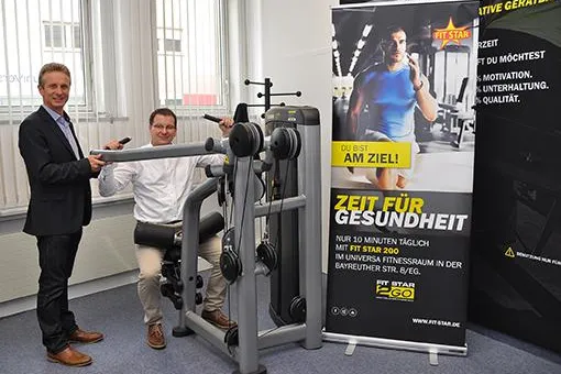 Bild: uniVersa-Gesundheitstag mit Eröffnung eines Fitnessraumes: Gesundheit der Mitarbeiter stand im Mittelpunkt