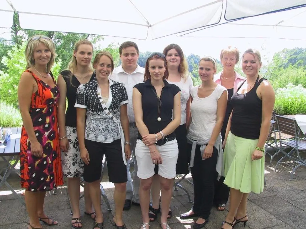 v.l. Ulrike Eder, Daniela Drobner, Sheila Richter, Ivan Jevtic, Anja Rechel, Andrea Loy, Barbara Furtner, Gabriele Hartl, Theresa Krug