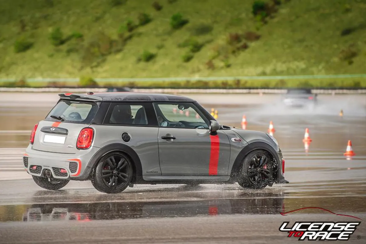 Klein aber oho !   ©License-To-Race