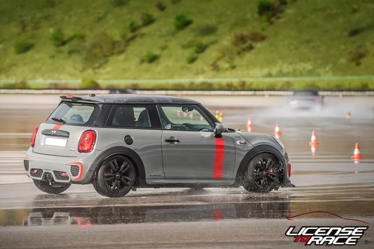 Klein aber oho !   ©License-To-Race