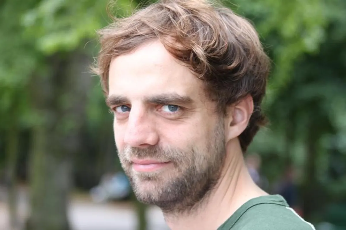 Dr. Bastian Joachim vom Institut für Mineralogie und Petrographie blickte mit internationalen KollegInnen in die Anfänge der Erdgeschichte. (R.G. Joachim)