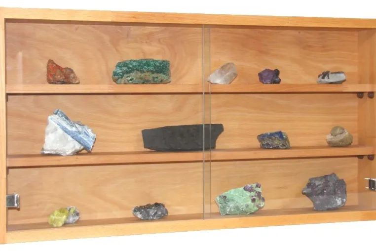 Bild: Vitrinen und Schaukästen aus Holz für Sammler, Aussteller und Museen