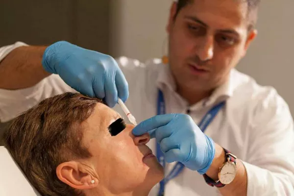 Bild: Weltneuheit „Nichtoperative Nasenkorrektur“ mittels BIO-Filler Rhinoplastik
