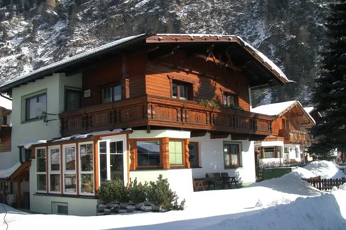 Bild: Spaß im Schnee und Apres Ski: Urlaub im Ferienhaus in Sölden