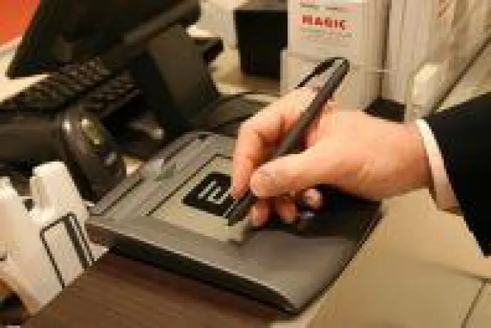 Bild: ETHALON integriert „easy signature“ am Point-of-Sale bei Görtz