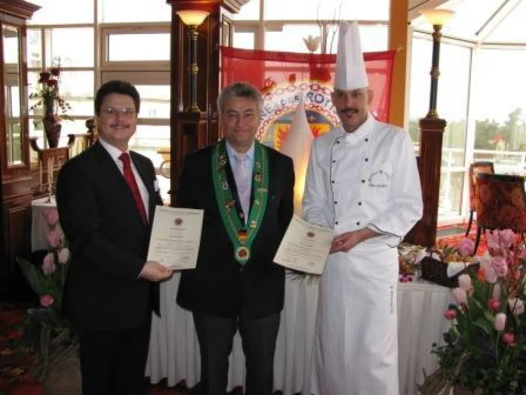 Freddy Quirin, Maître de Table; Erhard Kulosa, Bailli Mecklenburg-Vorpommern; Jörg Reinhardt, Chef Rôtisseur