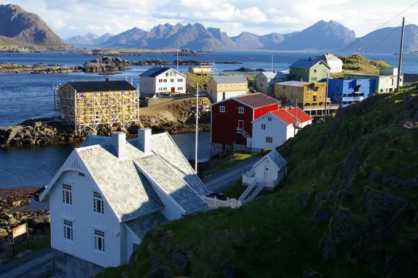 Bild: Wanderurlaub in Norwegen – Mit Postschiffen der Hurtigrute durch den „Trollfjord“ auf die Lofoten!