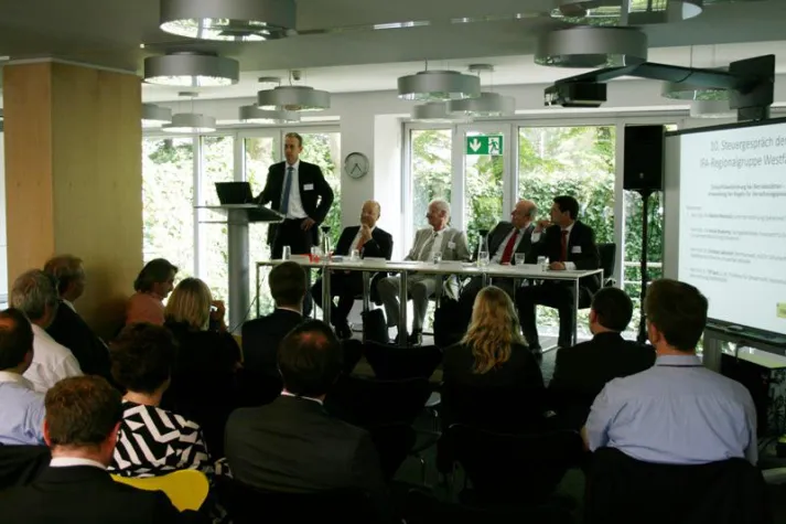 Bild: Hochkarätiger Erfahrungsaustausch im NWB Verlag