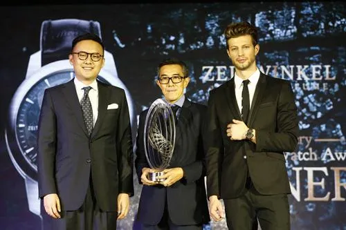 Zeitwinkel gewinnt mit der 273° saphir fumé den 'Favourite Men’s Watch Award' Bild: Zeitwinkel gewinnt mit der 273° saphir fumé den 'Favourite Men’s Watch Award'