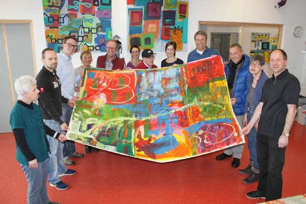 Bild: Führungskräfte der HypoVereinsbank malen in der Kreativwerkstatt