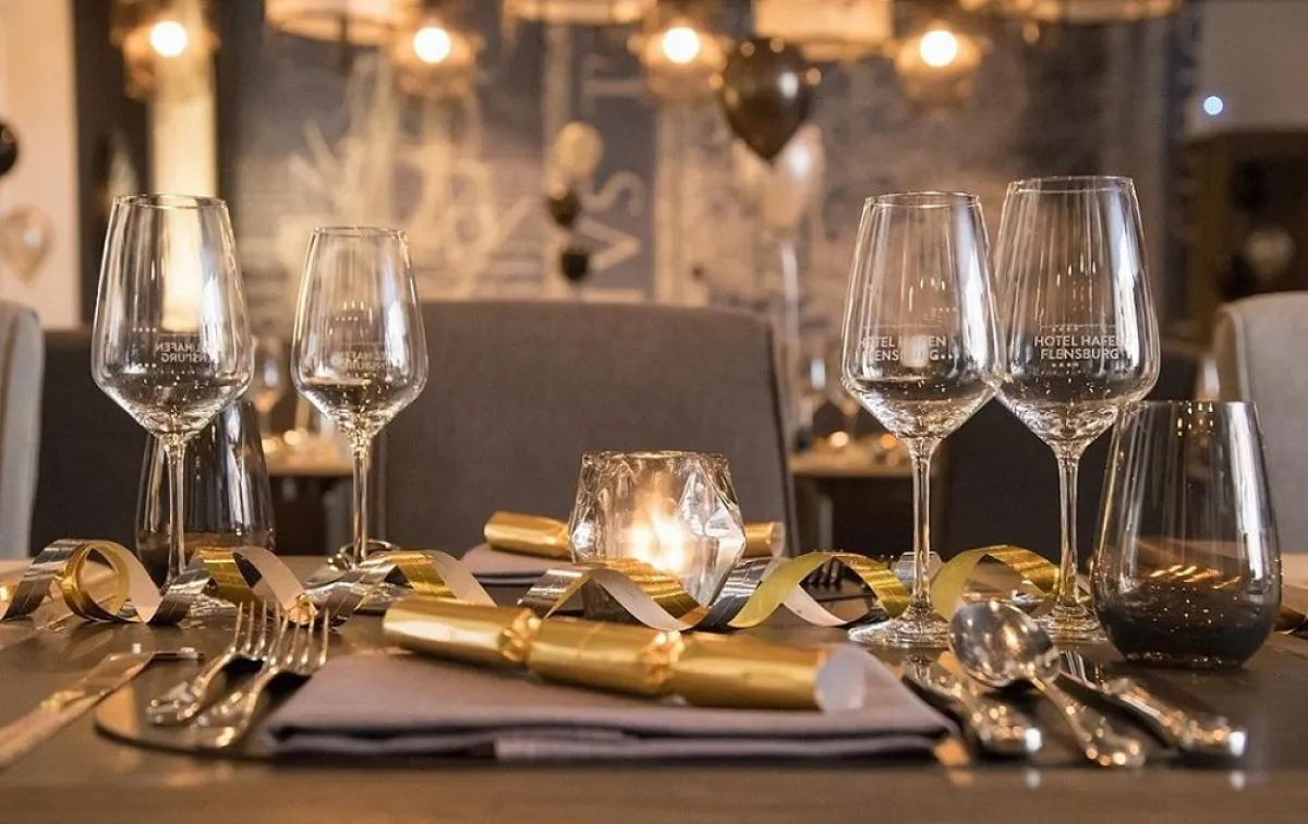 Im charmanten Hotel Hafen Flensburg können Gäste ihren Festtagsurlaub gennussvoll verbringen