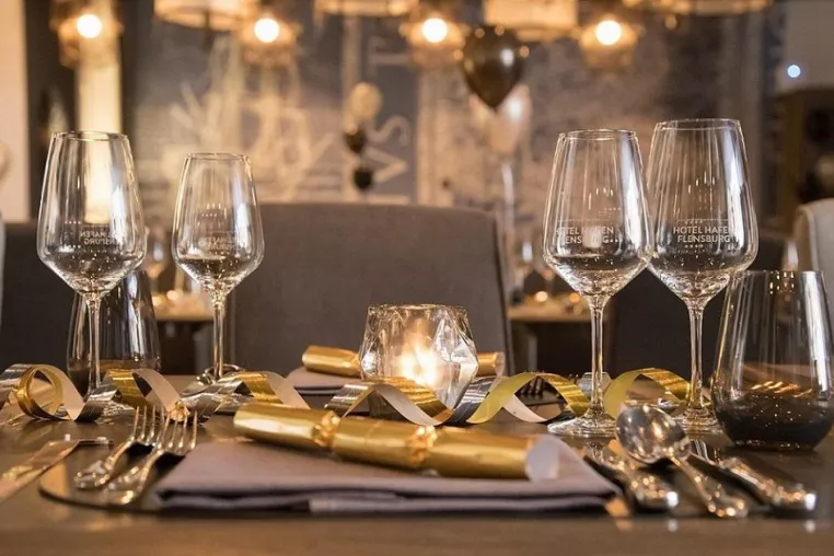 Bild: Weihnachten und Silvester an der Flensburger Förde: Festtags-Arrangements im Hotel Hafen Flensburg