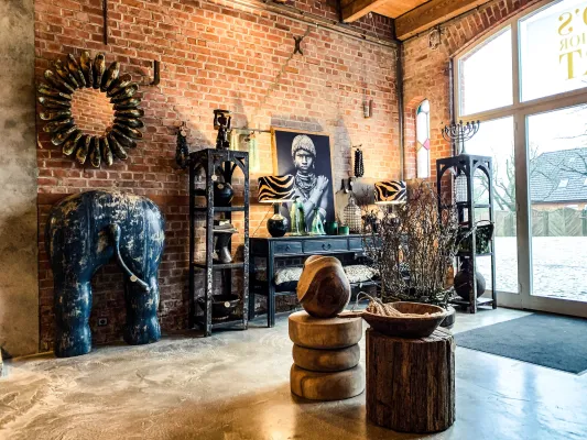 Bild: Eröffnung Showroom Mo’s Interior Art – Unique Interior: every piece tells its own story.