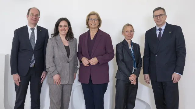 Bild: Generaldelegierte der Provinz Québec besucht gemeinsam mit der Ministerpräsidentin die Universität