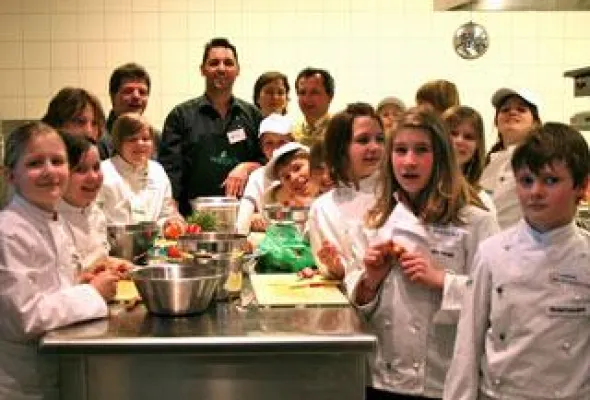 Früh übt sich: Gastronomie-Kultur von Profis für Kinder Bild: Früh übt sich: Gastronomie-Kultur von Profis für Kinder