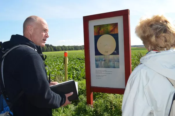 Bild: Meditieren und wandern in der Heide