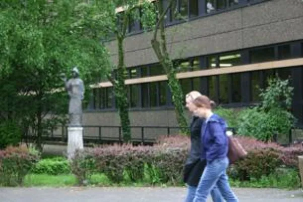 Bild: Rheinische Fachhochschule informiert über Studium zum Wirtschaftsjuristen