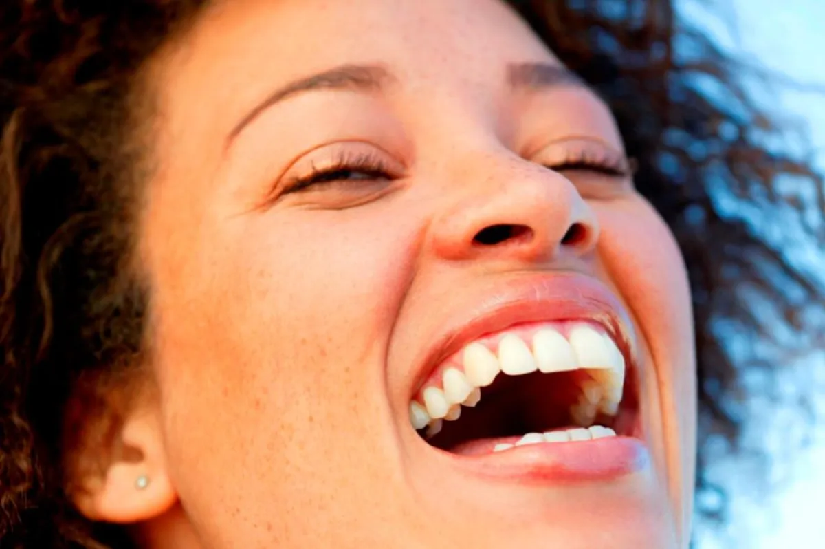 Mit CEREC-Keramikfüllungen, -Verblendschalen und -Kronen erhalten Patienten in nur einer Sitzung ein