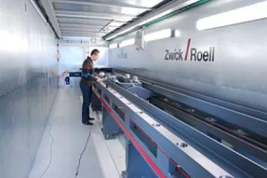 Bild: Mobile 1.500 kN - Zugprüfmaschine zur Prüfung von Ketten, Seilen und Befestigungsteilen für die ital. Marine
