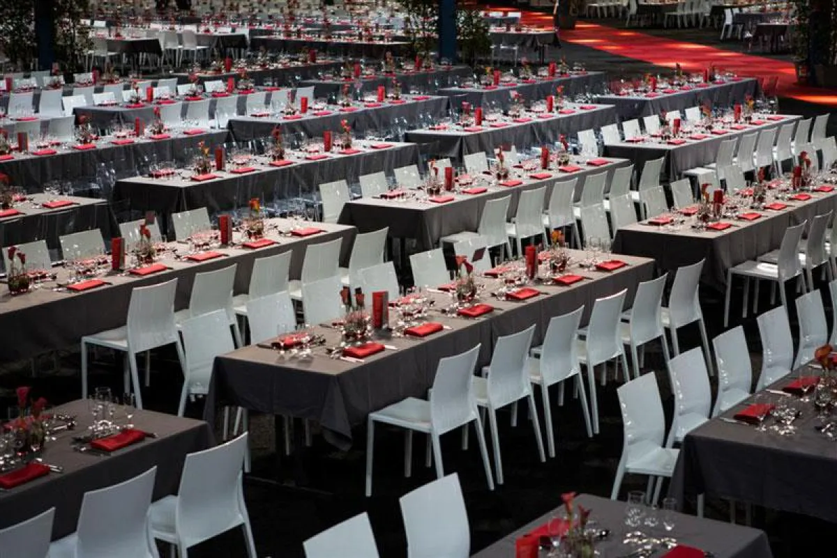 Eventausstattung von Party Rent für Mitarbeiter-Bankett (Foto: Party Rent)