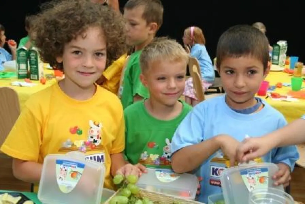 300 Kinder erhielten am 20.08.2009 eine KONSUM-Brotdose