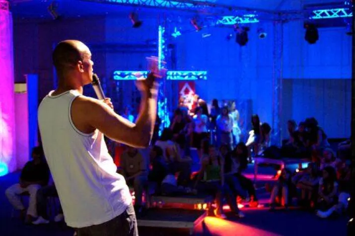 Bild: "Jugend ist VER-rückt"