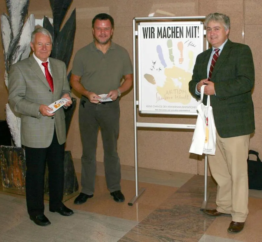 von links nach rechts: Bernhard Grotz, Geschäftsführender Kaufmännischer Direktor/ Peter Bechtel, Pflegedirektor/ Professor Dr. Franz-Josef Neumann, Geschäftsführender Ärztlicher Direktor