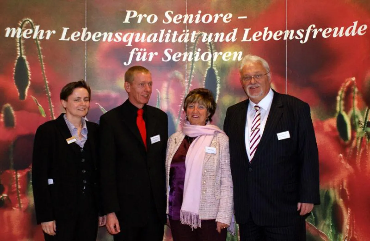 Fr. Ritter (Pro Seniore),  Hr. Höhne (Bezirksstadtrat), Fr Wanjura, Hr. Roß (Pro Seniore)