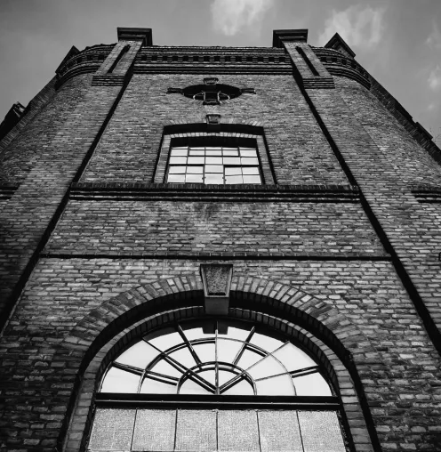 Industriekultur trifft Moderne- Pflegeschule in alter Schraubenfabrik Bild: Industriekultur trifft Moderne- Pflegeschule in alter Schraubenfabrik