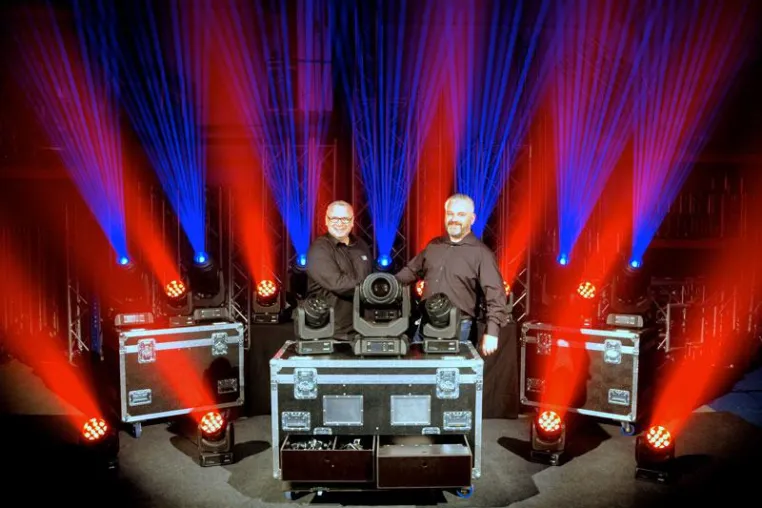 Bild: Zwei M Event + Technik setzt konsequent auf ROBE Movinglights