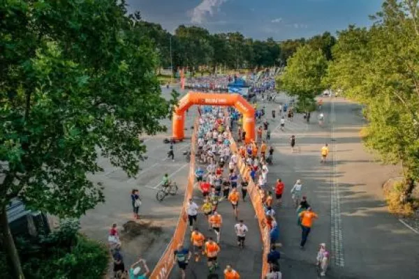 Bild: Der B2Run Firmenlauf Stuttgart 2017 startet am 6. Juli 2017 – Magdalena Neuner ist mit dabei