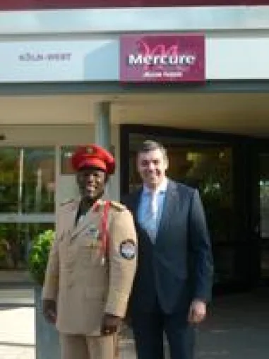 Bild: Captain Jack erholte sich im Mercure Hotel - Frontmann Bruce Lacy zu Gast im Kölner Westen