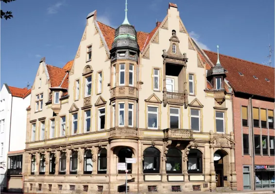 Bild: Historisches Bankgebäude am Ostertorwall 40 in Hameln wird jetzt verkauft