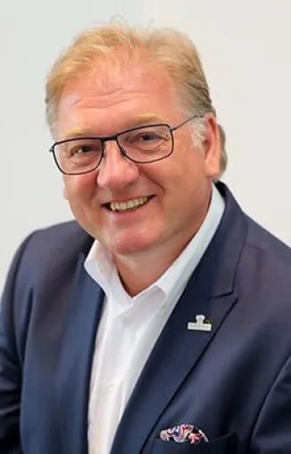 Frank Schwarz bildet beruflichen Nachwuchs aus – Gastgewerbliche Ausbildung als Exportschlager Bild: Frank Schwarz bildet beruflichen Nachwuchs aus – Gastgewerbliche Ausbildung als Exportschlager