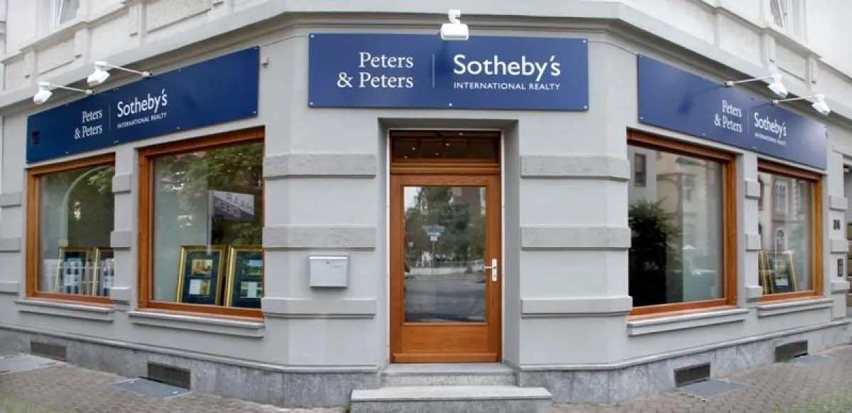 Niederlassung von Peters & Peters Sotheby's International Realty im Frankfurter Stadtteil Westend.