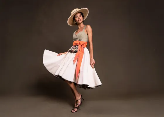 Vom Tabubruch zur Trendwende: Wie Policarpo seit 2020 das blusenlose Dirndl etablierte Bild: Vom Tabubruch zur Trendwende: Wie Policarpo seit 2020 das blusenlose Dirndl etablierte