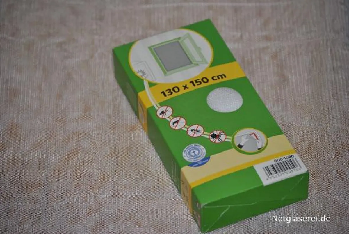 Günstige Insektengitter können den Pollenflug durchs Fenster reduzieren.