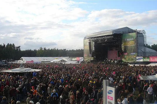 Bild: Jugendliche und Festivals