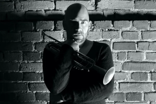 WELTPREMIERE! - JAZZ MEETS MANAGEMENT oder was Führungskräfte von einem Musiker lernen können Bild: WELTPREMIERE! - JAZZ MEETS MANAGEMENT oder was Führungskräfte von einem Musiker lernen können