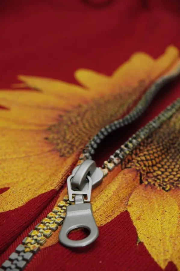 Besonderheit: Digitaldruck über Reissverschluss