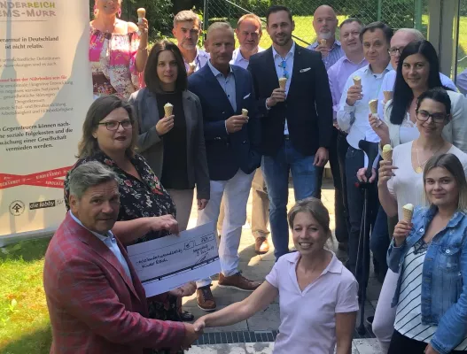 Bild: „Eis essen für einen guten Zweck“: FLEX Fonds veranstaltet Benefiz-Aktion für bedürftige Kinder