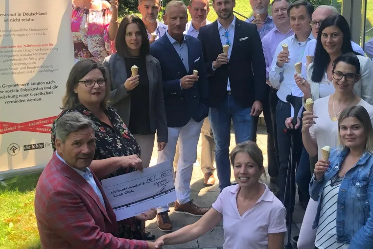 „Eis essen für einen guten Zweck“: FLEX Fonds veranstaltet Benefiz-Aktion für bedürftige Kinder Bild: „Eis essen für einen guten Zweck“: FLEX Fonds veranstaltet Benefiz-Aktion für bedürftige Kinder