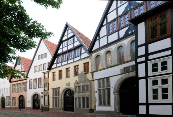 Bild: Denkmalgeschützt mit neuster Techink. Zum Schutz von Schätzen setzt die Stadt Minden auf Adverbis | Security