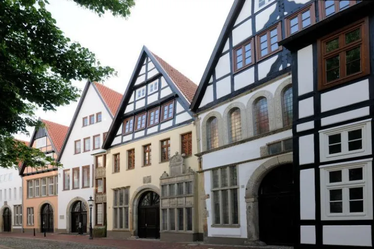 Bild: Denkmalgeschützt mit neuster Techink. Zum Schutz von Schätzen setzt die Stadt Minden auf Adverbis | Security