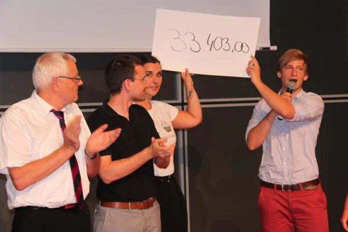 Es gibt nichts Gutes, außer man tut es. Rekordsumme von ESB-Studenten für Kinder Bild: Es gibt nichts Gutes, außer man tut es. Rekordsumme von ESB-Studenten für Kinder