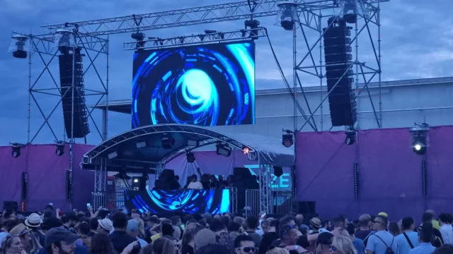 Bild: J und C Veranstaltungstechnik Konstanz präsentiert: Neue Dimensionen für Events mit 21 m² LED-Trailern