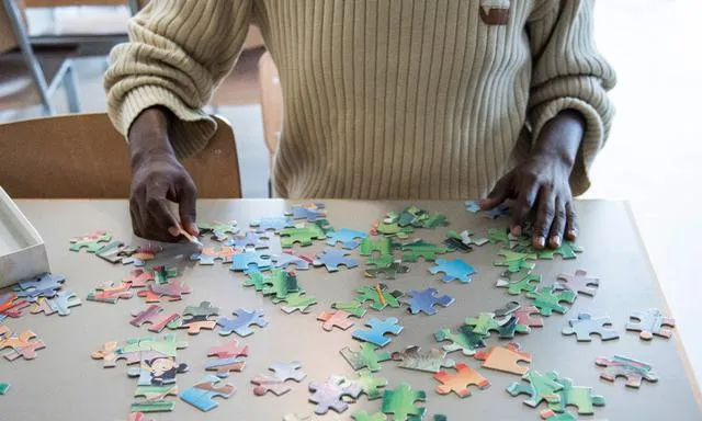 Bild: «Du bist dumm!» Schweiz: Asylsuchende werden bei Befragungen eingeschüchtert, angeschrien und beschimpft.