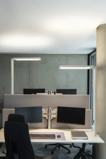 Bild: Gutes Licht im Büro: bewusst planen, produktiv arbeiten  