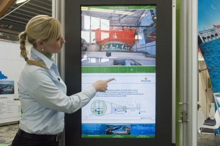 Bild: Eines für alle - Das TouchOverlay von data-touch.de macht jeden 42" LCD zum interaktiven Touchscreen